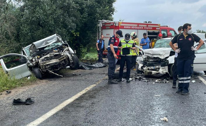 Bursa'da feci kaza: 4 ölü 3 yaralı