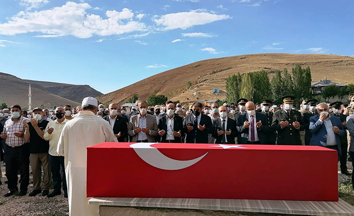 Kuzey Irak’ta vefat eden asker Bayburt’ta son yolculuğuna uğurlandı