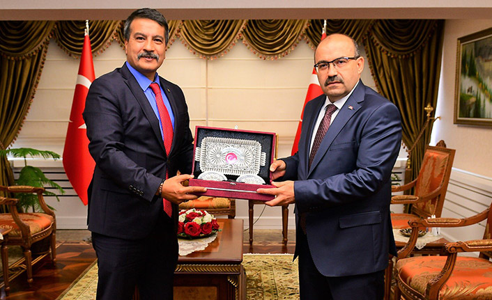 Trabzon Emniyet Müdürü Metin Alper veda ediyor