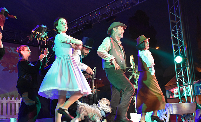 Trabzon'da "Oz Büyücüsü" oyunu sahnelendi