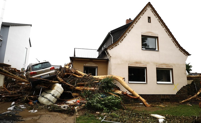 Almanya'da selde can kaybı artıyor! 100'ün üstüne çıktı