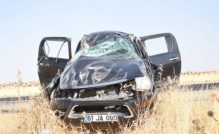 Trabzon plakalı kamyonet takla attı: 2 ölü, 3 yaralı