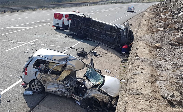 Bayram tatili başladı trafik kazalarında 17 kişi hayatını kaybetti