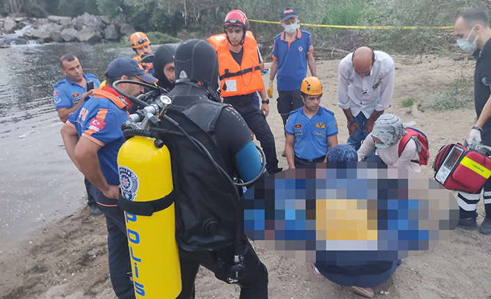 Hamile eşinin gözü önünde boğuldu