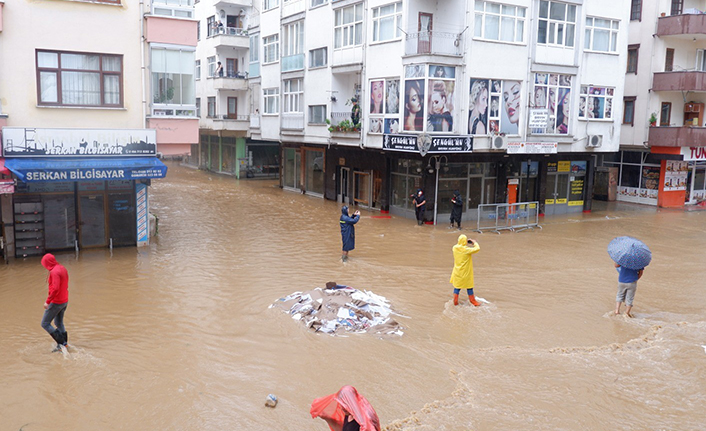 Doğu Karadeniz’de seller neden oluyor? Prof. Dr. Osman Bektaş böyle açıkladı