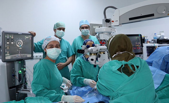 KTÜ Farabi Hastanesi’nde, ileri derecede görme kaybına son