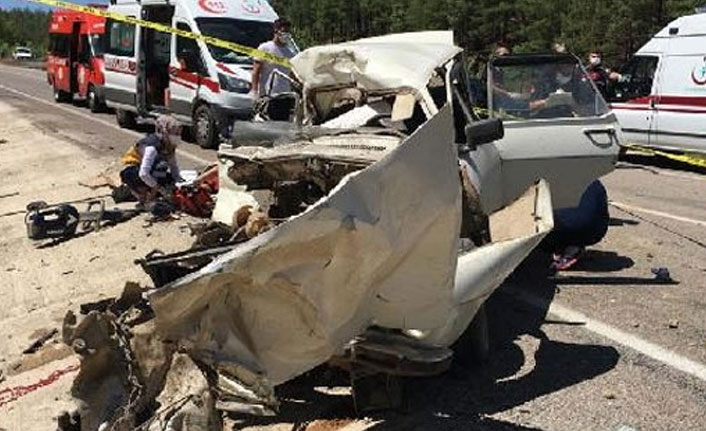 Düğün yolunda kazada bir aile yok oldu