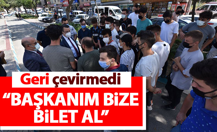 Başkan Genç’ten gençlere maç bileti jesti!