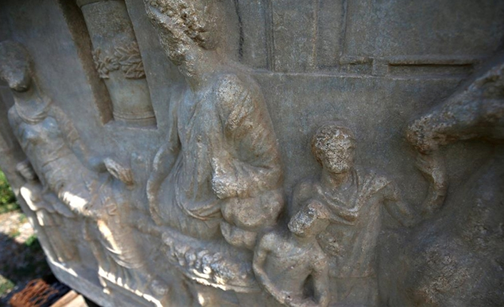 1900 yıllık mezar taşı tarihe ışık tuttu