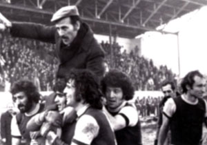 Efsane hoca ölümsüzleşiyor