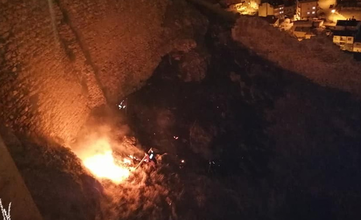 Bayburt Kalesi'nde yangın çıktı