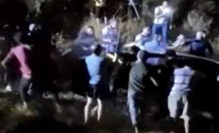 Kız kaçırmaya geldikleri yerde kundakçı sanılıp darp edildiler