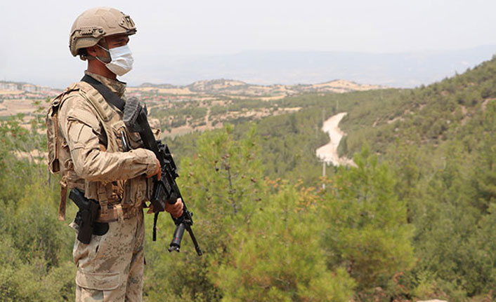 13 FETÖ mensubu suçüstü yakalandı