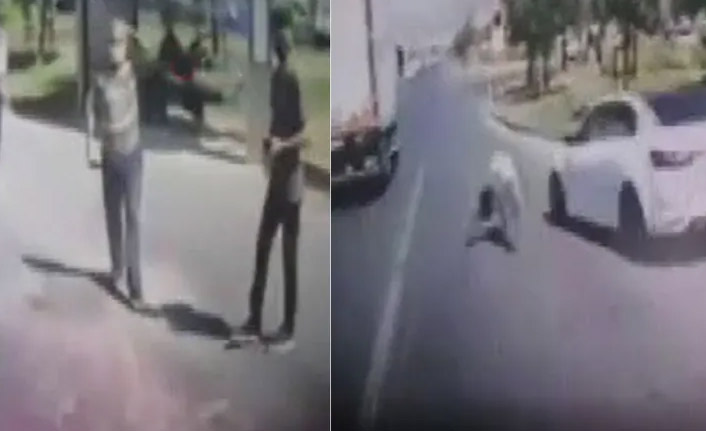 Ehliyetsiz sürücü duraktaki iki kişiyi çarptı!