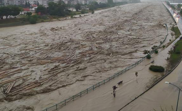 Bir Karadeniz ilinden daha sel haberi geldi! Hastane boşaltıldı