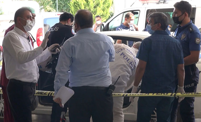 Arkadaşlarına şaka yaparken kendini başından vurdu