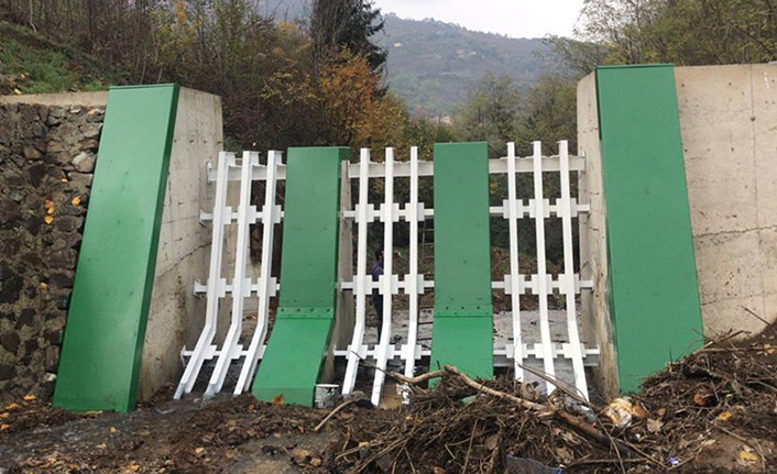 Akçaabat'ta geçirgen betten geçiş yok