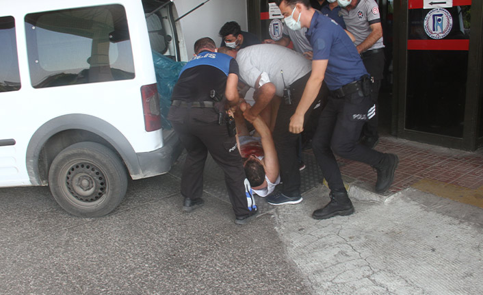 Yemek masasında tartıştığı annesini öldürdü