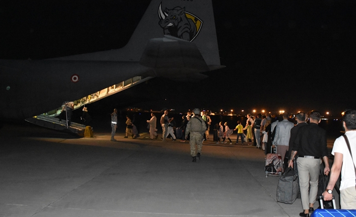 379 Türk vatandaşı daha Kabil'den tahliye edildi