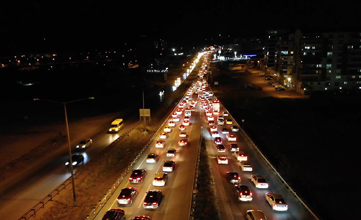  43 ilin geçiş güzergâhında trafik kilitlendi