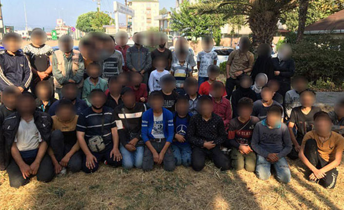 Durdurulan araçta 50 kaçak göçmen yakalandı