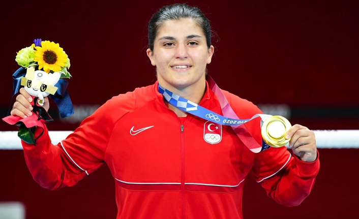 Busenaz Sürmeneli'ye duygulandıran jest!