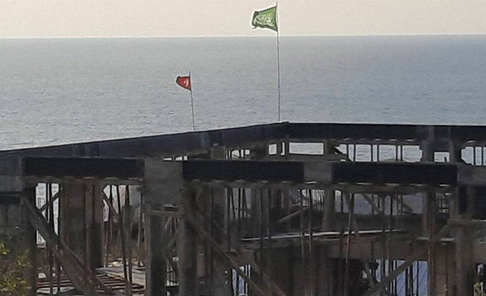 Cami inşaatına asılan bayrakla ilgili soruşturma açıldı