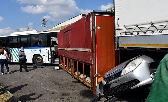 Test sürüşüne çıkarılan otobüsün freni boşalınca 7 araca çarptı