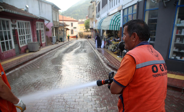 Bozkurt'ta selin izleri yıkanarak temizleniyor