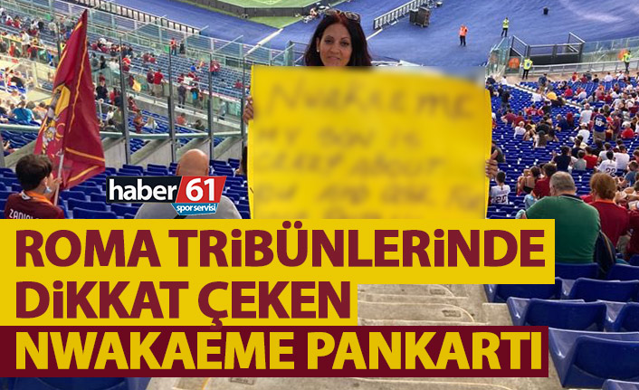 Roma tribünlerinde Nwakaeme pankartı: Oğlum senin için deliriyor