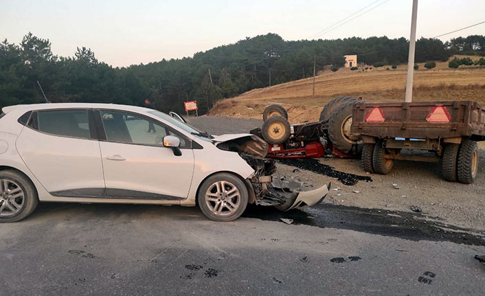 Traktör ile otomobil çarpıştı: 1 ölü, 2 yaralı