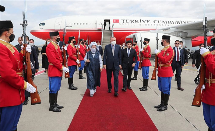 Cumhurbaşkanı Erdoğan'a Karadağ'da törenli karşılama