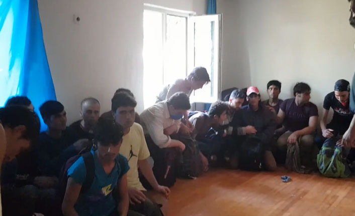 Metruk bir binada 52 kaçak Afgan göçmen yakalandı