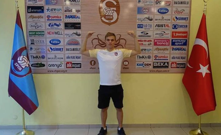 Trabzonspor'da ayrılık! Genç futbolcu imzayı attı
