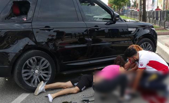 Trafiğe kapalı alanda manevra yapan yabancı plakalı cip motosikletliye çarptı