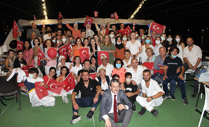 Trabzon’da denizde 30 Ağustos kutlaması