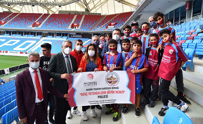 Başkan Genç, Mardinli çocuklara hitap etti: “Bu güzel memleketi hep birlikte yaşatacağız”