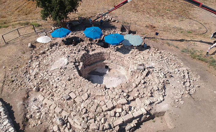 Anıt mezarı kireç ocağı olarak kullanmışlar