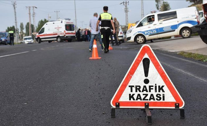 Otomobilin çarptığı motosikletli yaşlı adam hayatını kaybetti