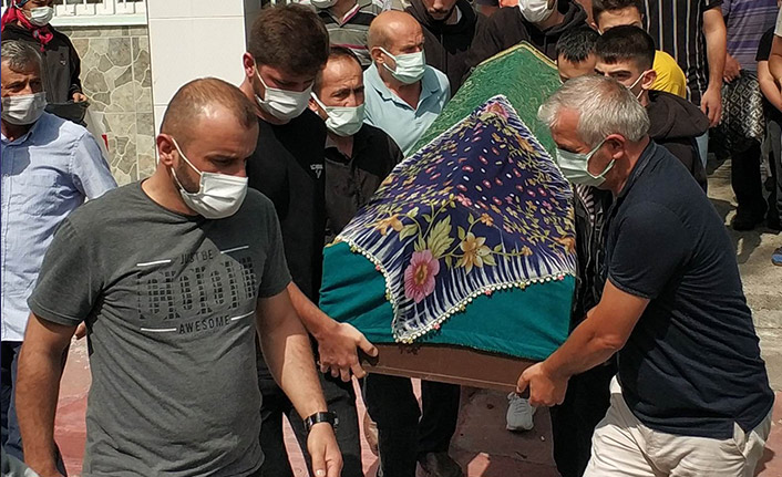 Gelin en mutlu gününde anne acısı yaşadı