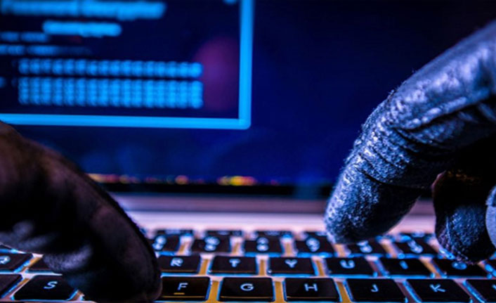 Arkadaşının sosyal medya hesabından binlerce lira dolandırıldı