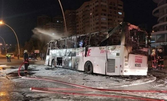 Yolcu otobüsü yandı:1 ölü 20 yaralı