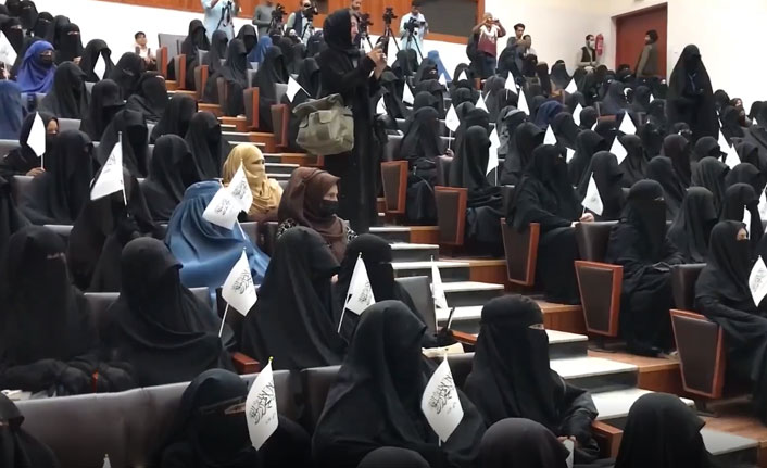 Afgan kadınlardan Taliban'a destek