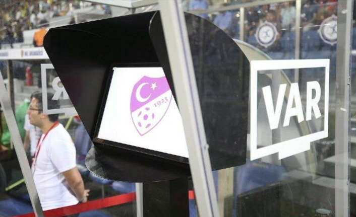 Trabzonspor-Galatasaray maçının VAR hakemleri belli oldu