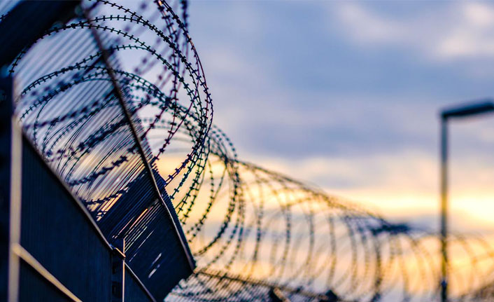 Silahlı saldırı düzenlenen hapishaneden 240 mahkum kaçtı