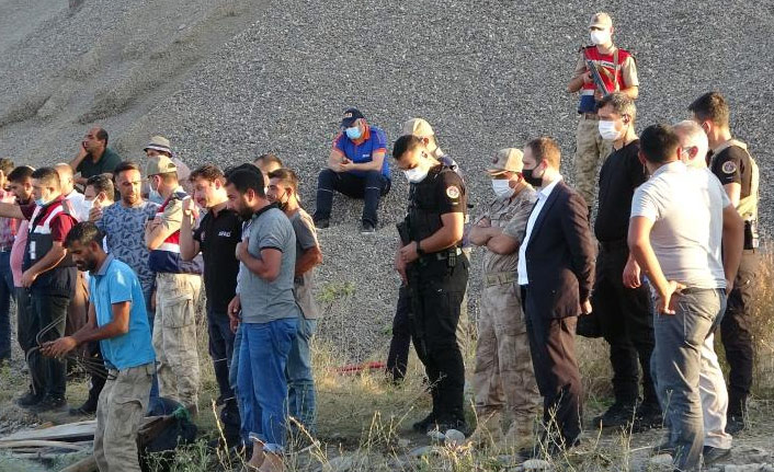 Nehre giren genç boğuldu