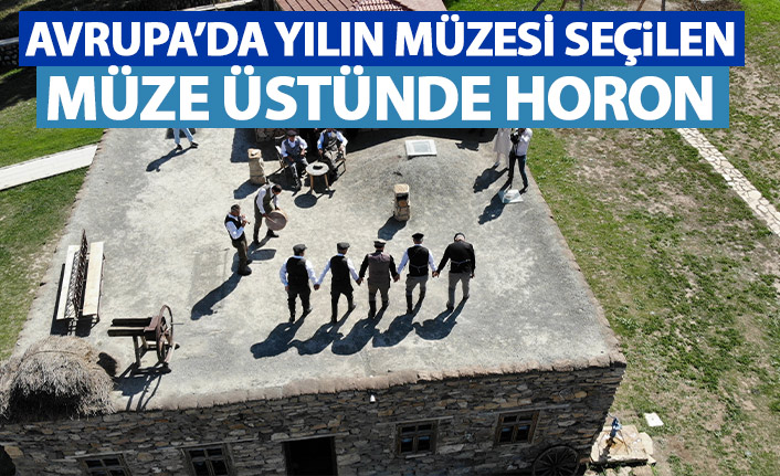 Yılın müzesi seçilen müzenin üstüne çıkıp horon oynadılar