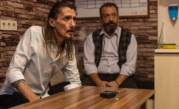 40 yaşında mezun olduğu üniversitede çektiği 8 film ödül aldı