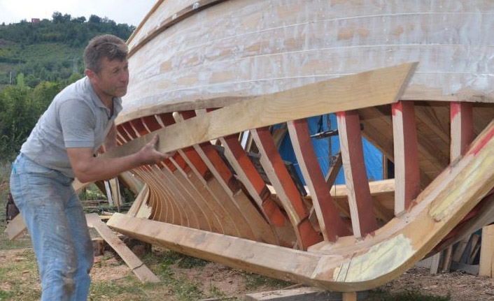 38 yıldır ahşap tekne yapıyor