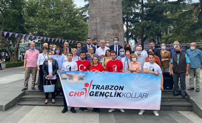CHP İl Gençlik Kolları Atatürk’ün Trabzon’a geliş yıldönümü nedeniyle tören düzenledi